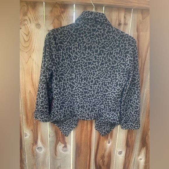 Cropped animal print blazer small - Picture 3 of 3